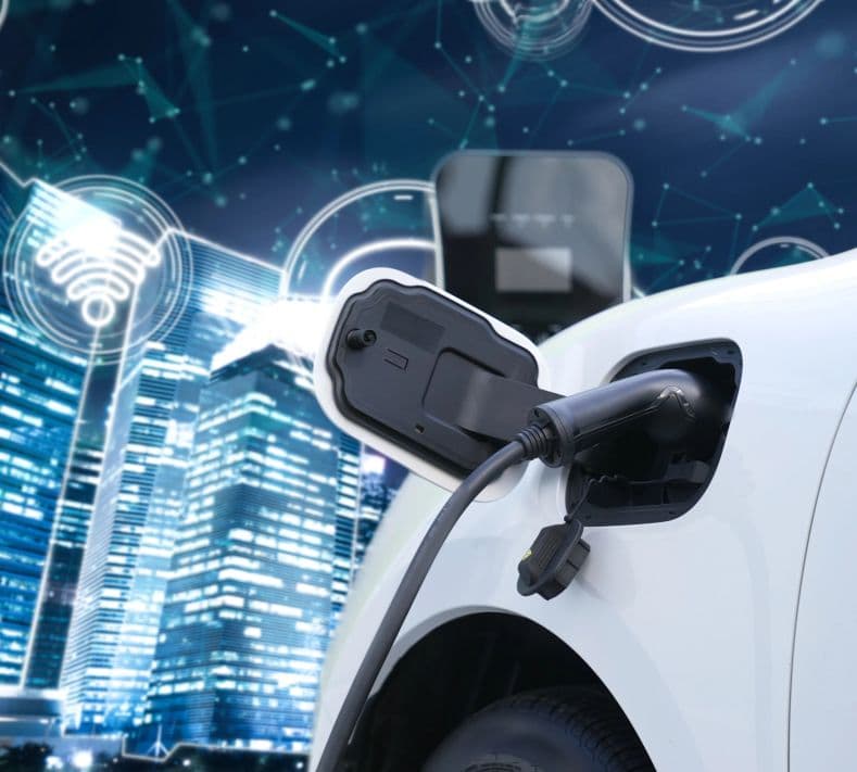 Symbolbild Firmengebaeude-und-Ladesaeule Bildquelle: Depositphotos.com